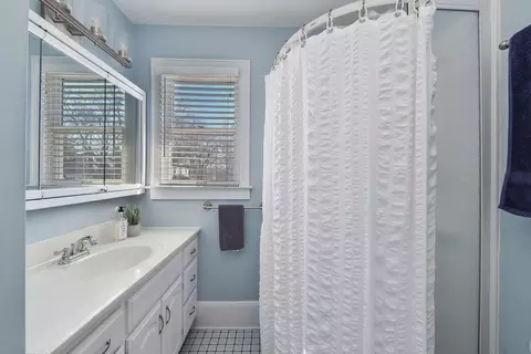 Bath - 515 E Prairie Ave, Wheaton, IL 60187 photo 2 of 3
