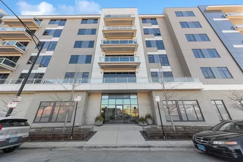 367 W Locust St #203, Chicago, IL 60610