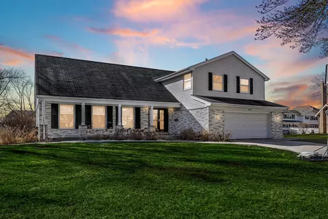 504 Lois Ct, Mount Prospect, IL 60056