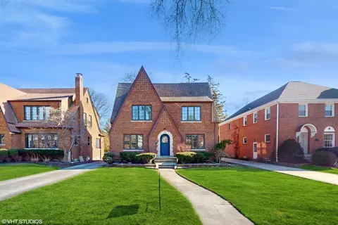 211 N Elmore St, Park Ridge, IL 60068