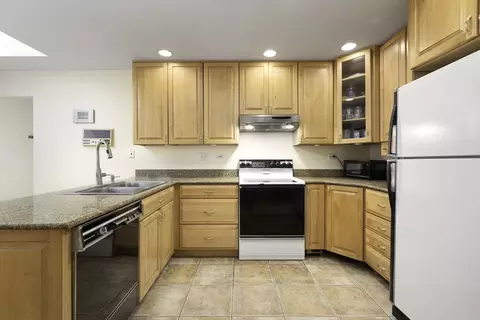 Kitchen - 846 N Eagle St, Naperville, IL 60563 photo 1 of 6