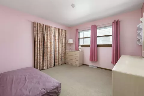 Bedroom - 846 N Eagle St, Naperville, IL 60563 photo 2 of 4