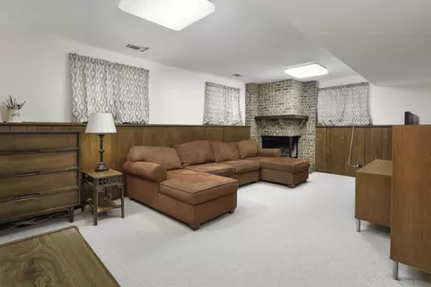 Living - 846 N Eagle St, Naperville, IL 60563 photo 4 of 5