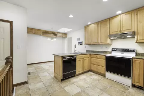 Kitchen - 846 N Eagle St, Naperville, IL 60563 photo 2 of 6