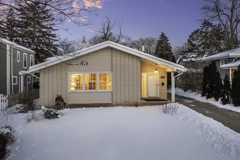 Exterior - 846 N Eagle St, Naperville, IL 60563 photo 2 of 5