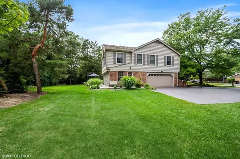 Exterior - 2002 Brandon Rd, Glenview, IL 60025 photo 6 of 7