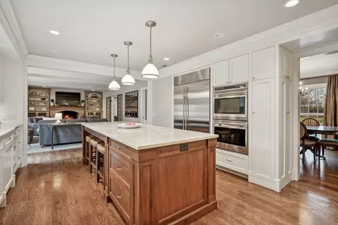 Kitchen - 2002 Brandon Rd, Glenview, IL 60025 photo 2 of 3