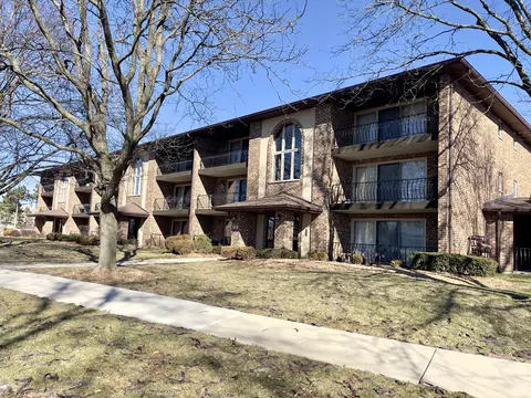 7525 Sheridan Dr #1-3E, Willowbrook, IL 60527