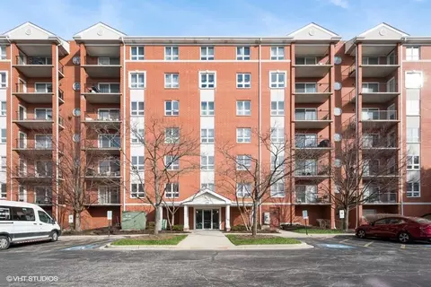 190 N Milwaukee Ave #706, Wheeling, IL 60090