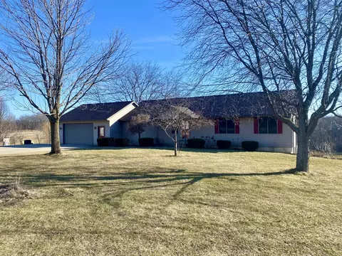 21097 Lincoln Rd, Sterling, IL 61081
