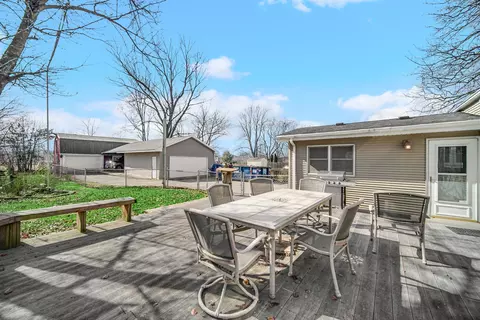 Exterior - 1331 E Division St, Lockport, IL 60441 photo 3 of 7