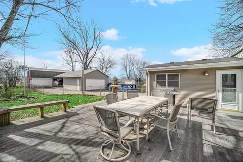 Exterior - 1331 E Division St, Lockport, IL 60441 photo 5 of 7