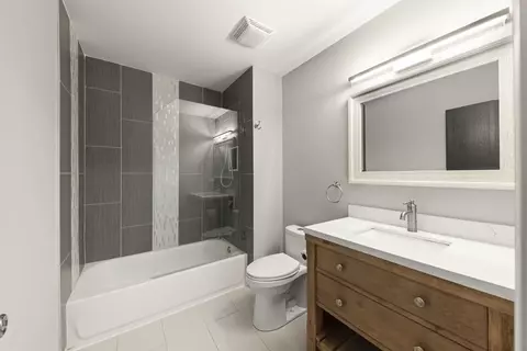 Bath - 1344 S Lorraine Rd #E, Wheaton, IL 60189 photo 1 of 2