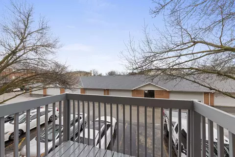 Exterior - 1344 S Lorraine Rd #E, Wheaton, IL 60189 photo 2 of 5