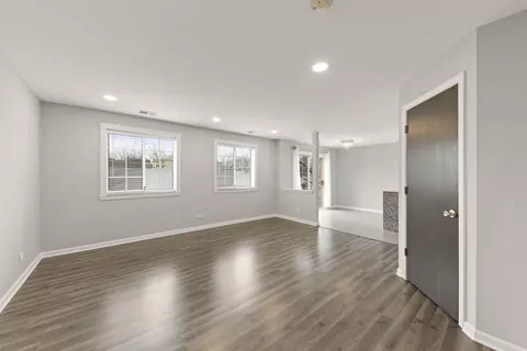 Living - 1344 S Lorraine Rd #E, Wheaton, IL 60189 photo 2 of 3