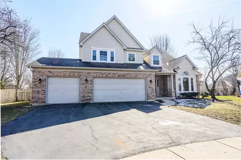 315 Pinecrest Ct, Aurora, IL 60502