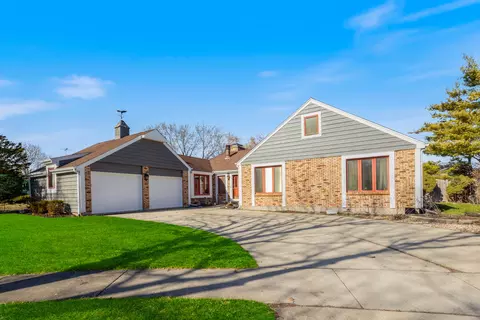 207 Brookside Dr, Elgin, IL 60123