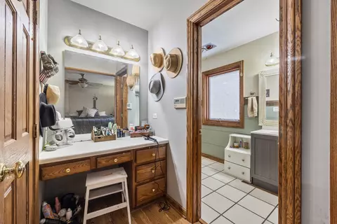 Bath - 207 Brookside Dr, Elgin, IL 60123 photo 1 of 4