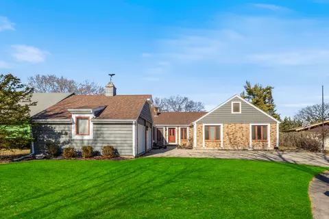 Exterior - 207 Brookside Dr, Elgin, IL 60123 photo 2 of 5