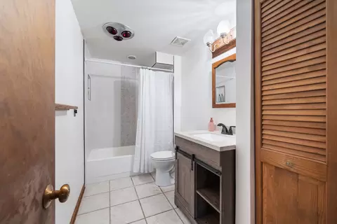 Bath - 207 Brookside Dr, Elgin, IL 60123 photo 4 of 4