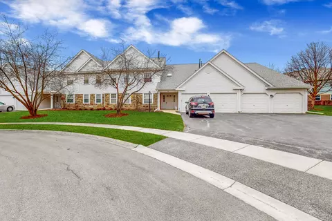 62 Beechmont Ct #B, Schaumburg, IL 60193