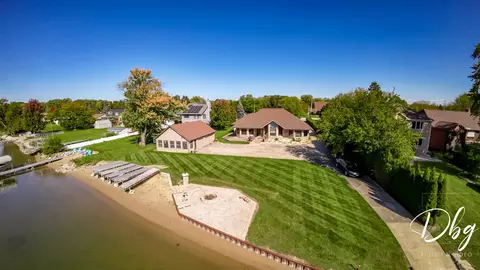 1731 E Grand Ave, Lindenhurst, IL 60046