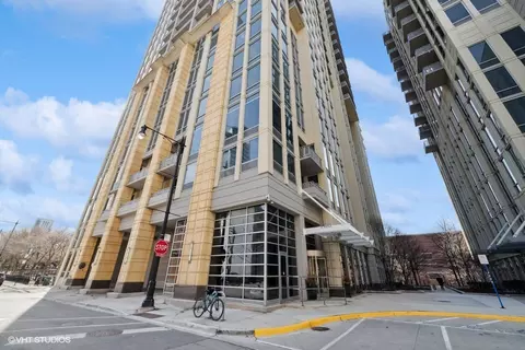 700 N Larrabee St #1903, Chicago, IL 60654