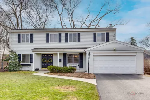 343 Thornwood Ln, Lake Bluff, IL 60044