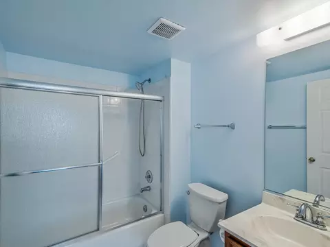 Bath - 1644 Cayman Ct #1, Bartlett, IL 60103 photo 2 of 4