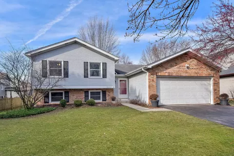 2265 Briarhill Dr, Naperville, IL 60565