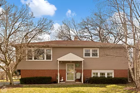 10927 Liberty Grove Dr, Willow Springs, IL 60480