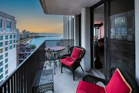 Exterior - 200 E Delaware Pl #31A, Chicago, IL 60611 photo 4 of 9