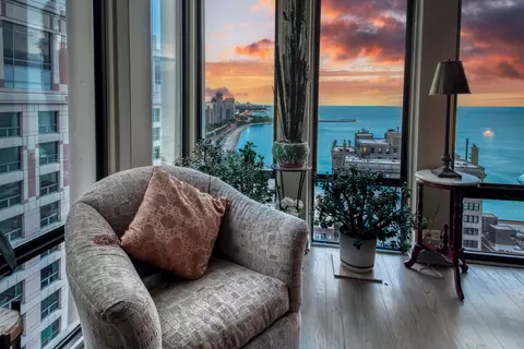 Living - 200 E Delaware Pl #31A, Chicago, IL 60611 photo 3 of 4