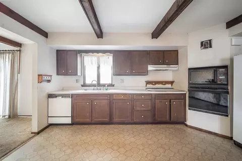 Kitchen - 447 Ridge Ct, Roselle, IL 60172 photo 2 of 3
