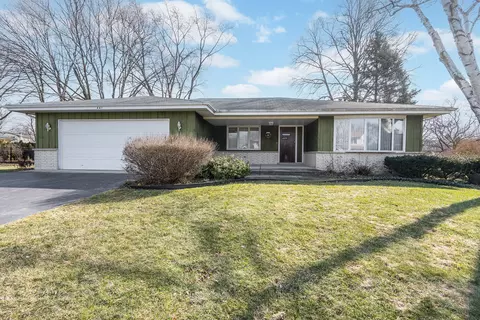 447 Ridge Ct, Roselle, IL 60172