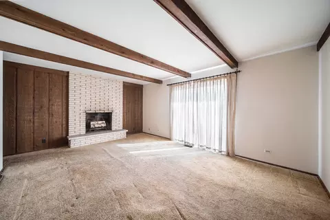 Living - 447 Ridge Ct, Roselle, IL 60172 photo 2 of 2