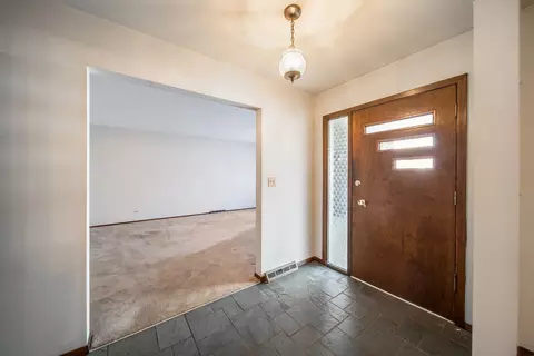 Entry Way - 447 Ridge Ct, Roselle, IL 60172 photo 1 of 1