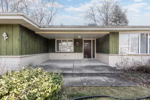 Exterior - 447 Ridge Ct, Roselle, IL 60172 photo 2 of 7