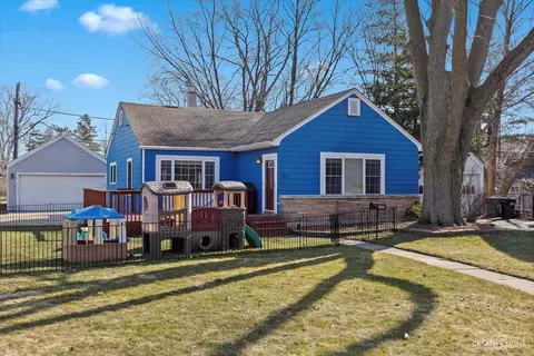397 N Commonwealth Ave, Elgin, IL 60123
