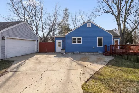 397 N Commonwealth Ave, Elgin, IL 60123 photo 3