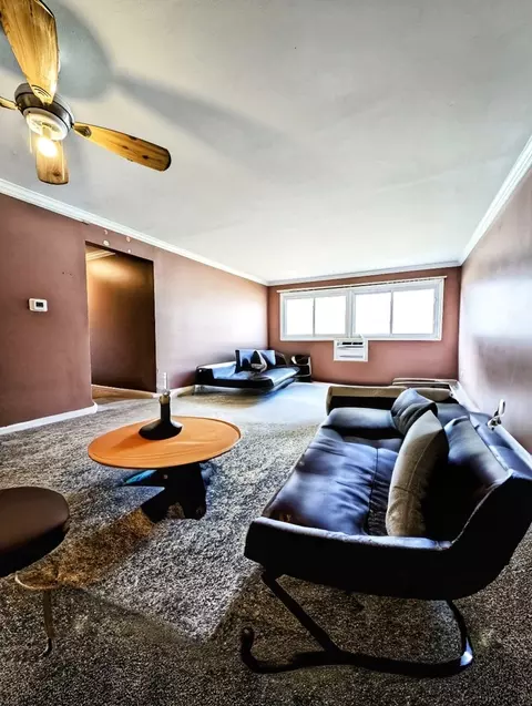 677 S River Rd #1B, Des Plaines, IL 60016 photo 1