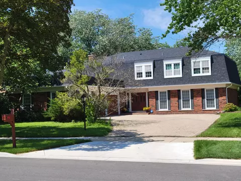 514 Raintree Dr, Glen Ellyn, IL 60137