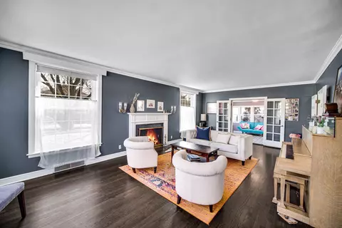 Living - 9400 S Pleasant Ave, Chicago, IL 60643 photo 1 of 4