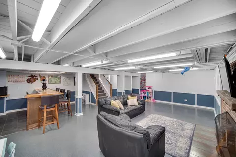 Living - 9400 S Pleasant Ave, Chicago, IL 60643 photo 4 of 4