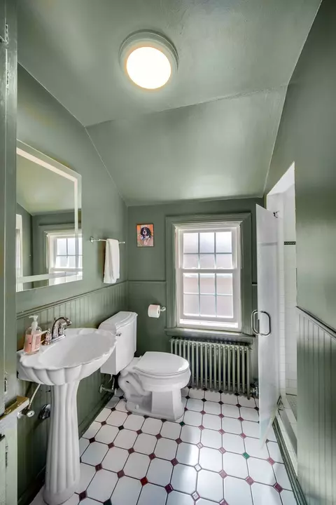 Bath - 9400 S Pleasant Ave, Chicago, IL 60643 photo 4 of 5