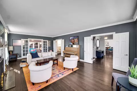 Living - 9400 S Pleasant Ave, Chicago, IL 60643 photo 2 of 4