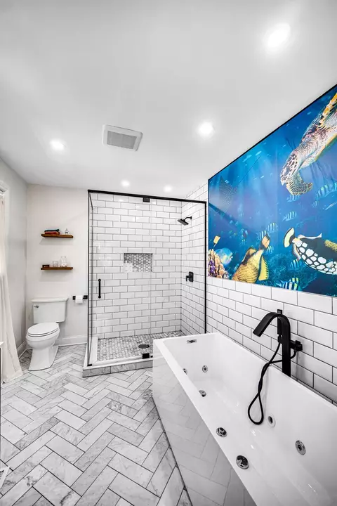 Bath - 9400 S Pleasant Ave, Chicago, IL 60643 photo 2 of 5