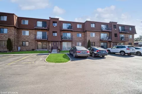 614 Cobblestone Cir #F, Glenview, IL 60025