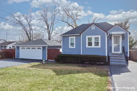 117 W Hawthorne Dr, Round Lake Beach, IL 60073