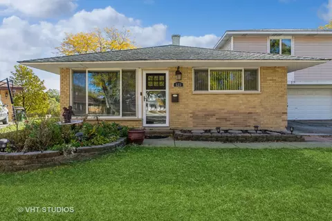 523 W Ridge Ct, Arlington Heights, IL 60004